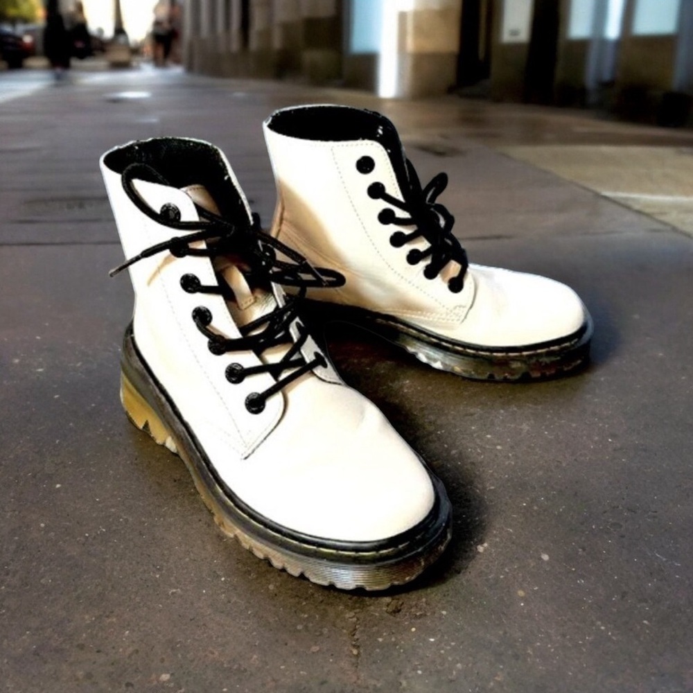 Dr. Marten’s Women’s White Leather Luana Combat Boots Size 6